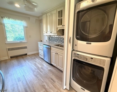 93 Troy Dr - Photo Thumbnail 8