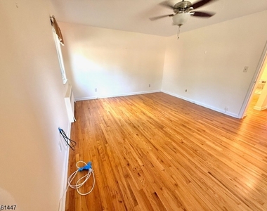 93 Troy Dr - Photo Thumbnail 10