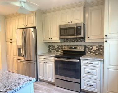 93 Troy Dr - Photo Thumbnail 6