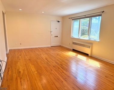 93 Troy Dr - Photo Thumbnail 4
