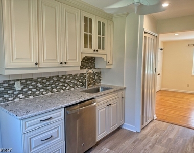 93 Troy Dr - Photo Thumbnail 7