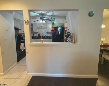 806 Eves Dr - Photo Thumbnail 5