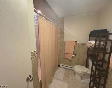 806 Eves Dr - Photo Thumbnail 4
