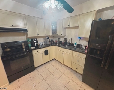 806 Eves Dr - Photo Thumbnail 8