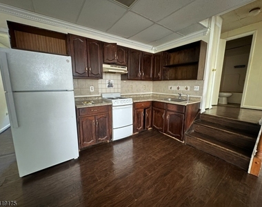 11 Mabie St - Photo Thumbnail 4
