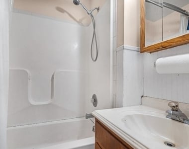 11 Mabie St - Photo Thumbnail 5