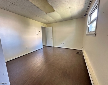 11 Mabie St - Photo Thumbnail 7