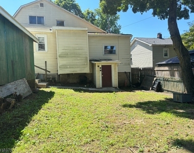 11 Mabie St - Photo Thumbnail 9