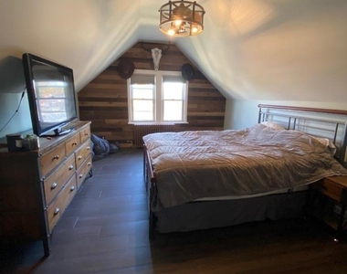 229 Thompson Ave - Photo Thumbnail 10