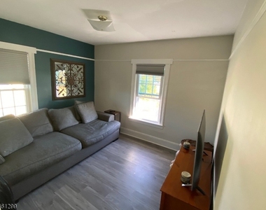 229 Thompson Ave - Photo Thumbnail 3