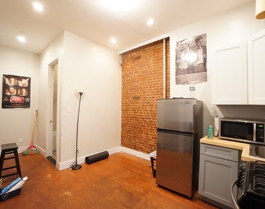 217 Ralph Avenue - Photo Thumbnail 2