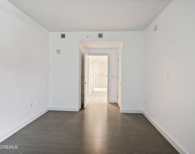 15 Morris Avenue - Photo Thumbnail 14
