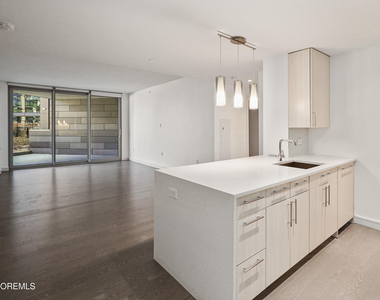 15 Morris Avenue - Photo Thumbnail 6
