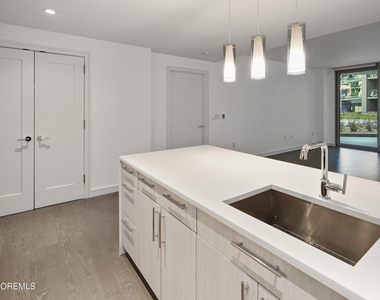 15 Morris Avenue - Photo Thumbnail 4
