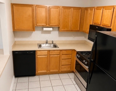308 Wedgewood Circle - Photo Thumbnail 4
