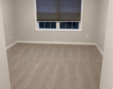 308 Wedgewood Circle - Photo Thumbnail 6