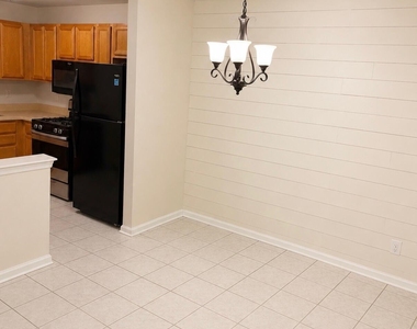 308 Wedgewood Circle - Photo Thumbnail 3