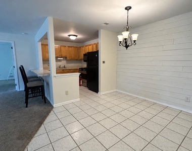 308 Wedgewood Circle - Photo Thumbnail 2