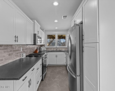 51 3rd Avenue - Photo Thumbnail 9