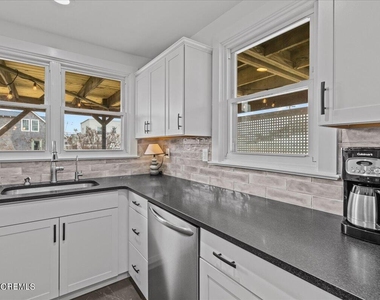 51 3rd Avenue - Photo Thumbnail 7