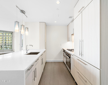 15 Morris Avenue - Photo Thumbnail 3