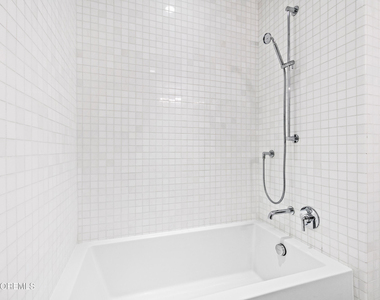 15 Morris Avenue - Photo Thumbnail 13