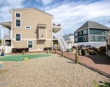 207 Ceylon Avenue - Photo Thumbnail 22