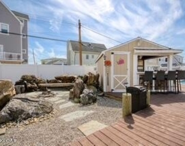 207 Ceylon Avenue - Photo Thumbnail 19