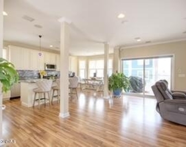 207 Ceylon Avenue - Photo Thumbnail 5