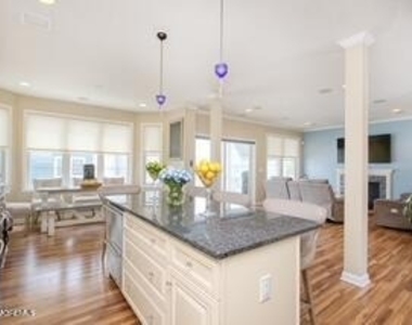 207 Ceylon Avenue - Photo Thumbnail 8