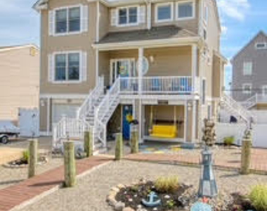 207 Ceylon Avenue - Photo Thumbnail 1