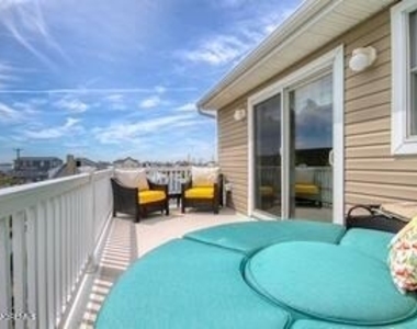 207 Ceylon Avenue - Photo Thumbnail 4