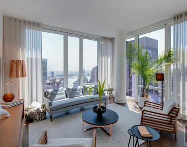 East 44th Street - Photo Thumbnail 19