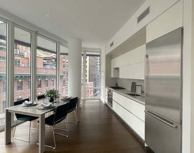 East 44th Street - Photo Thumbnail 8