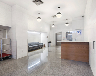 East 87th Street - Photo Thumbnail 4