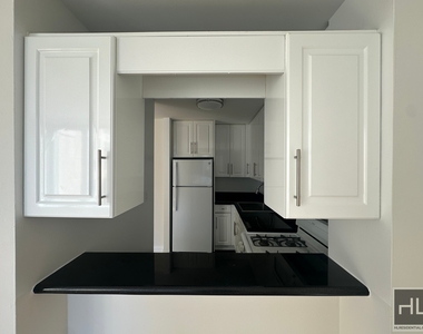 East 71st Street - Photo Thumbnail 4
