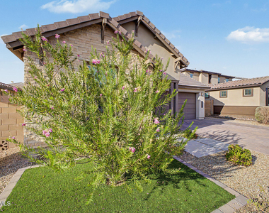 6954 W Maya Way - Photo Thumbnail 4