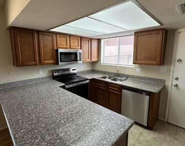 1643 W Muriel Drive - Photo Thumbnail 7