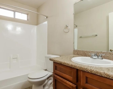 1643 W Muriel Drive - Photo Thumbnail 16