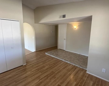 1643 W Muriel Drive - Photo Thumbnail 2