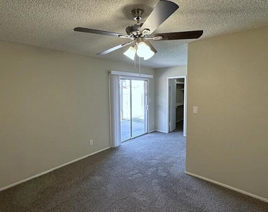 1643 W Muriel Drive - Photo Thumbnail 9