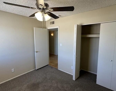 1643 W Muriel Drive - Photo Thumbnail 12