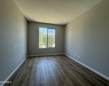 5618 N 87th Drive - Photo Thumbnail 10