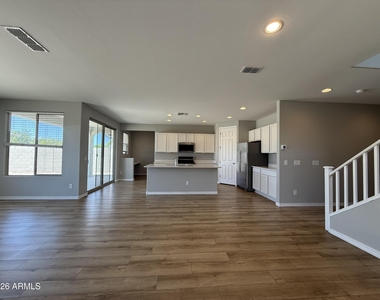 5618 N 87th Drive - Photo Thumbnail 2