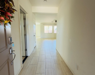 3569 E Peartree Lane - Photo Thumbnail 5