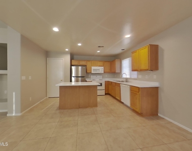 8006 W Pima Street - Photo Thumbnail 4