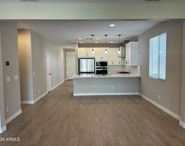 17296 W Valentine Street - Photo Thumbnail 6