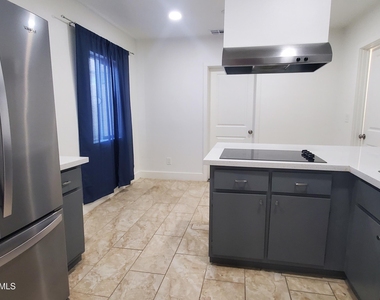 3032 N 34th Street - Photo Thumbnail 2