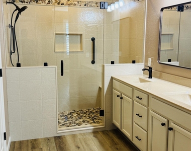13394 N 151st Drive - Photo Thumbnail 11