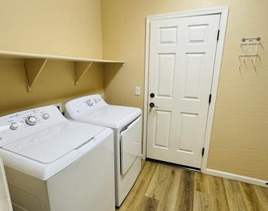 13394 N 151st Drive - Photo Thumbnail 18